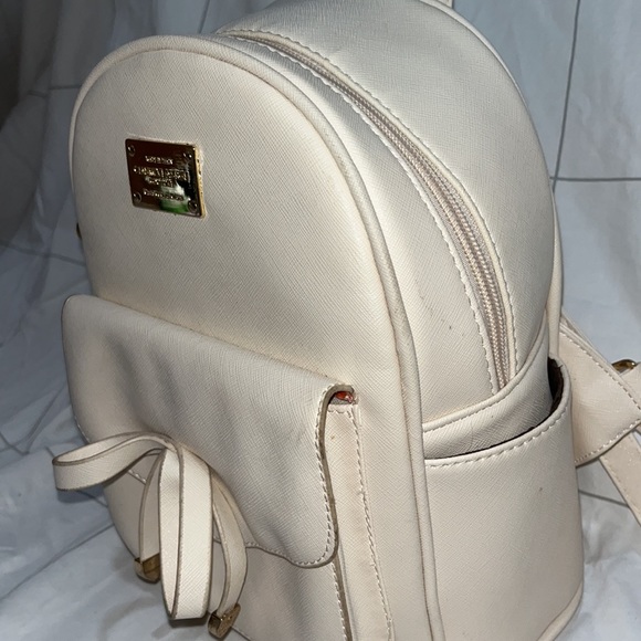 white mini backpack - Picture 2 of 6